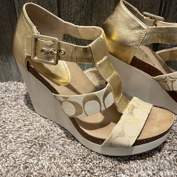 NWOB Vintage Coach platform wedge 3 strap open toe sandals w/ adj buckle - Picture 2 of 7